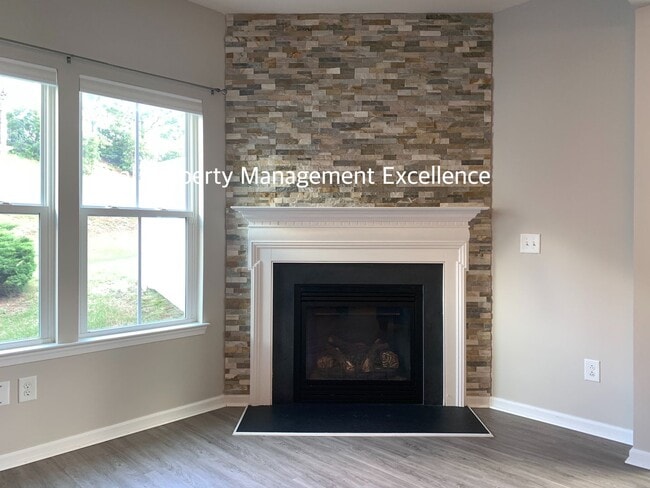 Building Photo - Gorgeous End-Unit TH In Desired Cary Location, Apply Now!