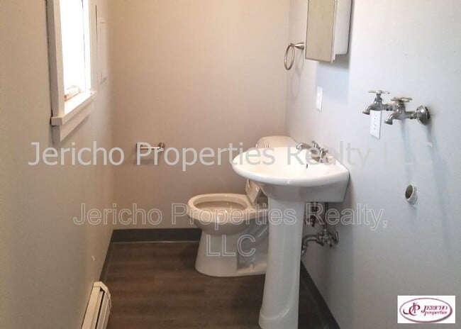 Building Photo - 1855 Independence St