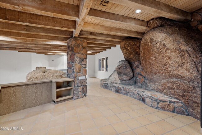 Building Photo - 6700 E Hawksnest Rd