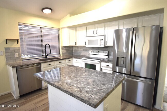 Building Photo - 10230 W Country Club Trail