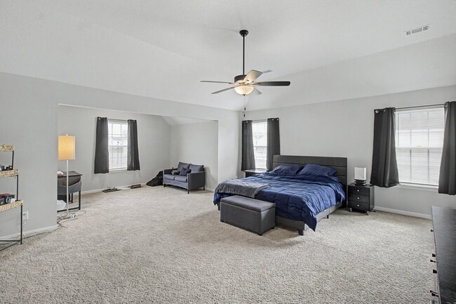 Building Photo - 18 Sunflower Cir NE