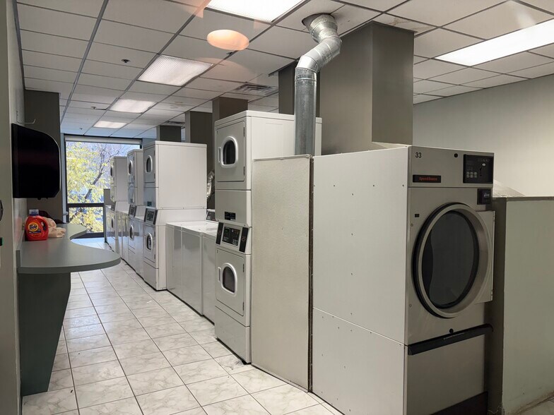 Building Photo - 70 W Huron St