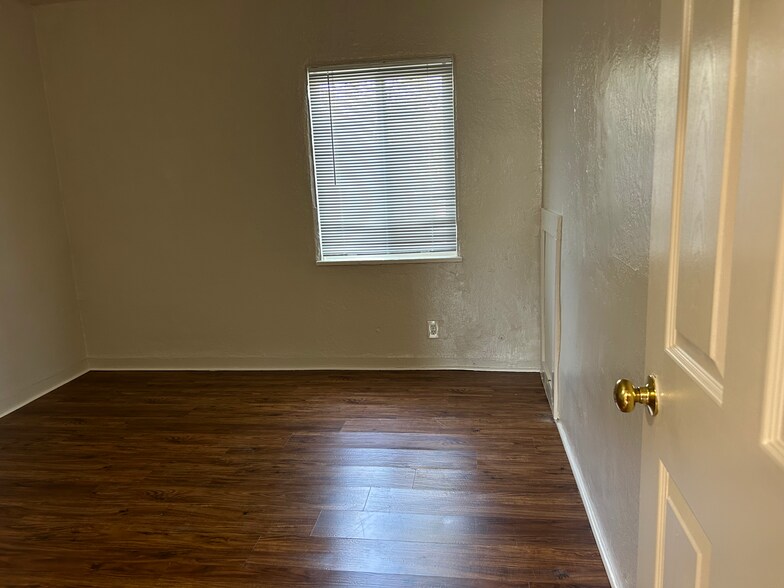 bedroom 2 - 33141 Case St