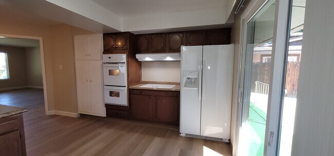 Building Photo - Beautiful 2 Bedroom / 2 Bath Bungalow Next to Hidden Valley Golf Club with Large Private Patio, N...