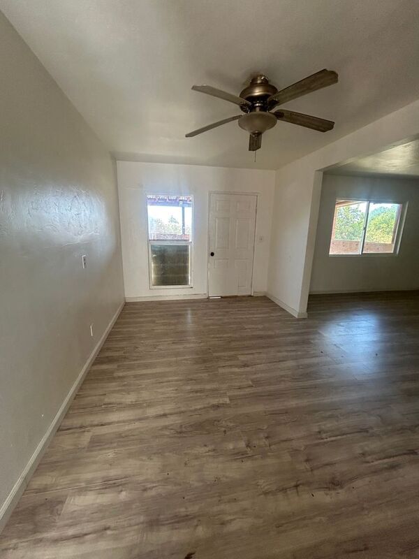 Building Photo - 1832 Skyline Dr