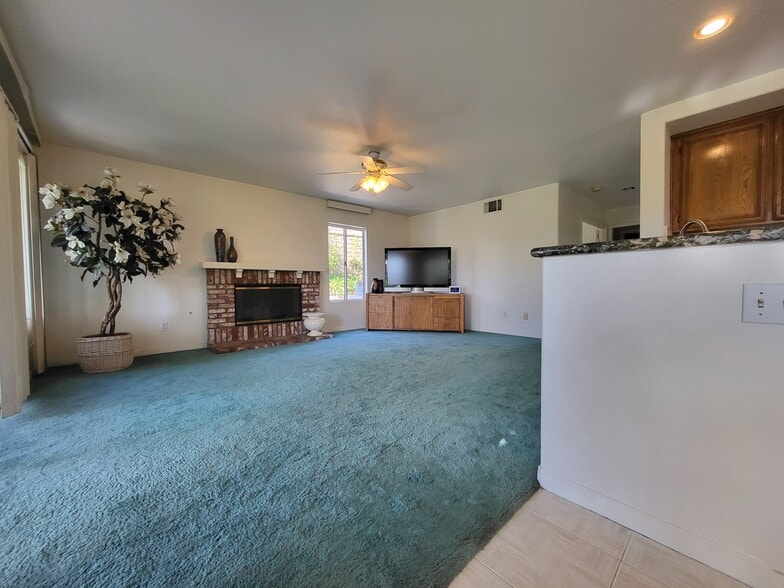 Building Photo - 21714 Agajanian Ln