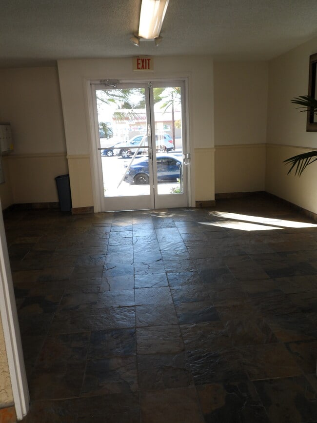 Building Photo - Lassen Apartments