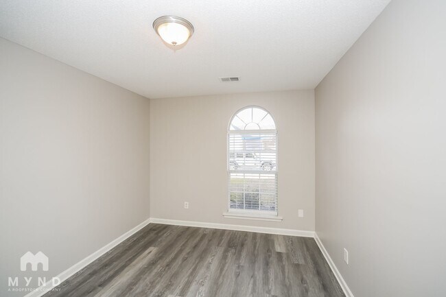 Building Photo - 2738 Old Well Cove