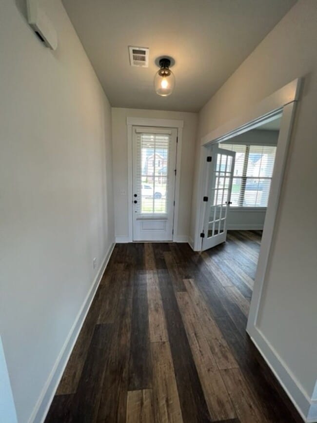 Building Photo - Beautiful 4 Bed/ 3.5 Bath Home in Newly Built Rivers Edge!