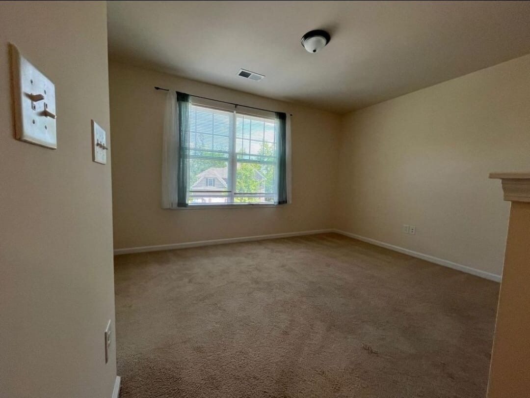 Building Photo - 10516 Ebbets Rd