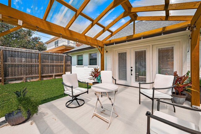 Building Photo - 5121 Locust St