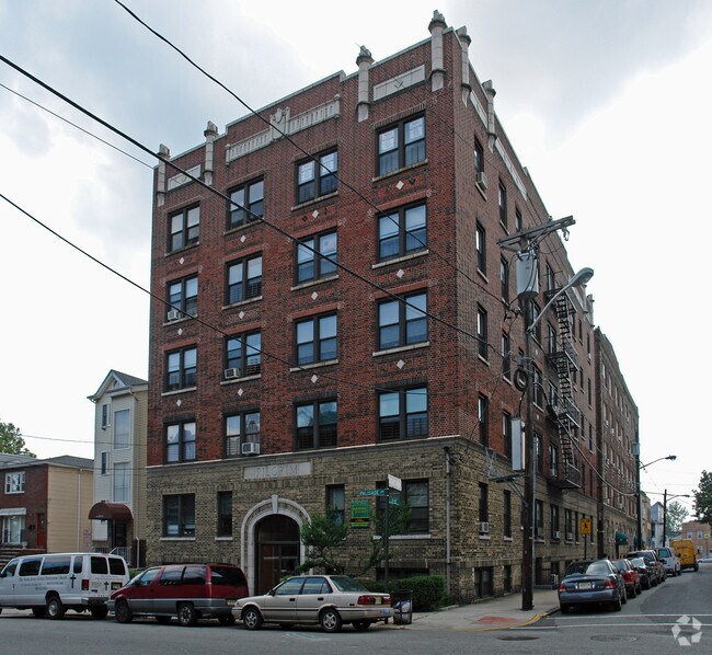 1013 Palisade Ave 1013 Palisade Ave Union City NJ 07087 Apartment