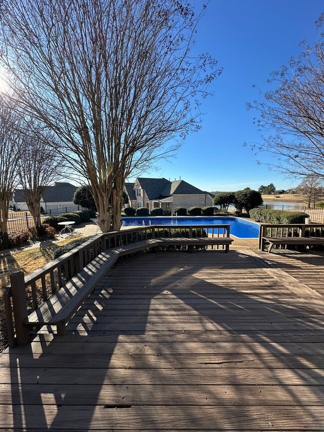 Building Photo - Elegant 4 BR w/POOL MAINTENANCE INCLUDED near Cherokee Valley Golf Club