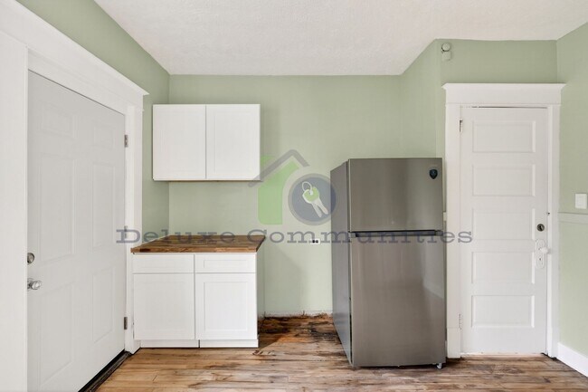 Building Photo - REMODELED 2 BEDROOM!! Move in Ready- Close to Cherry Hill