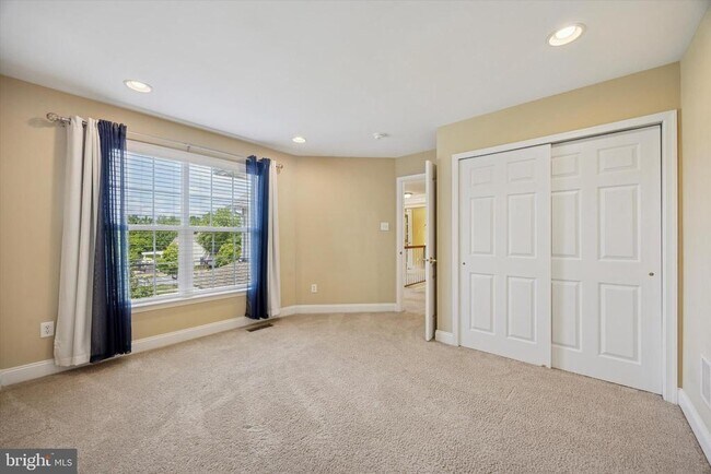 Building Photo - 13 Ashtree Ln