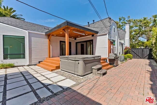 Building Photo - 723 N Mansfield Ave