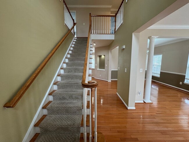 Building Photo - Stunning  4 Bed 3 Bath Home With Spacious ...