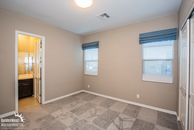 Building Photo - Welcome to this impressive single-story 4Bdm 3.5Ba residence located in a desirable Northwest Las...