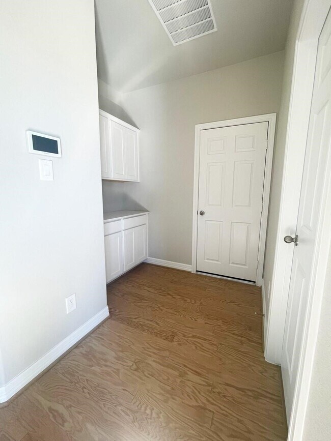 Building Photo - 13307 Rowan Grn Dr