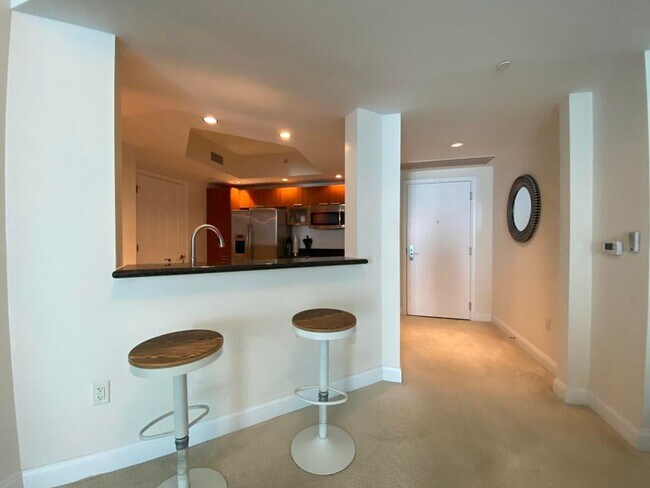 Building Photo - 2/2 Marina Grande Condominium