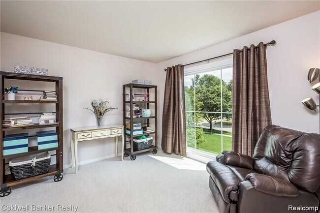 Building Photo - 3290 Bennington Dr