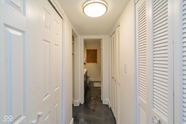 Building Photo - 5034 Allisonville Rd