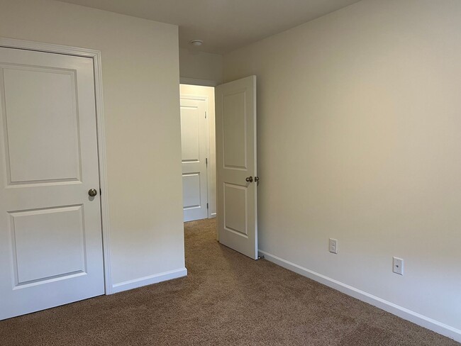 Building Photo - Beautiful Condo located in North Johnson City
