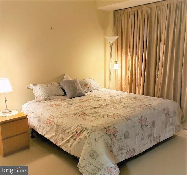 Building Photo - 1530 Key Blvd