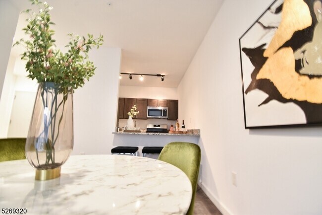 Building Photo - 100 Evergreen Pl