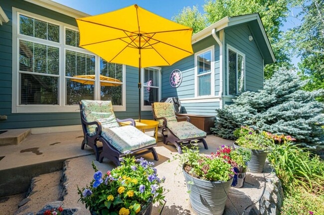 Building Photo - 4220 Ravenna Pl
