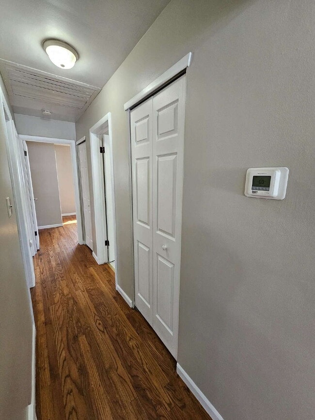 Building Photo - 3-Bedroom Brick Ranch, Hardwood Floors, Large Kitchen, Big Basement & 2-Car Garage