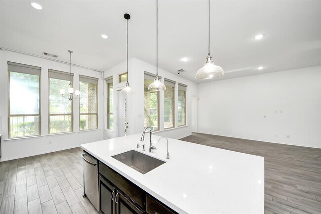 Building Photo - 10910 Wardrop Pl