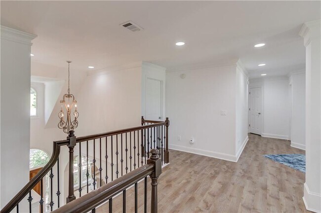 Building Photo - 2870 Roanoke Rd