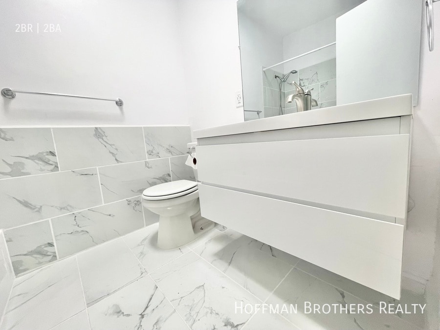 Building Photo - 6062 Fulton Ave