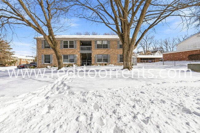 Building Photo - 231 Lark Dr