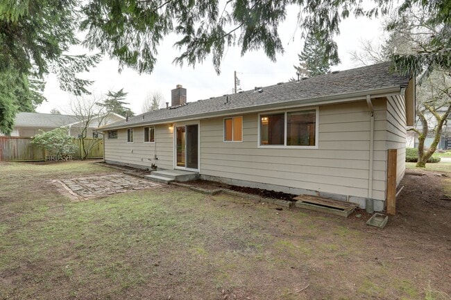 Building Photo - Charming Rambler Available in Perfect Newcastle Location - Move-in Ready!