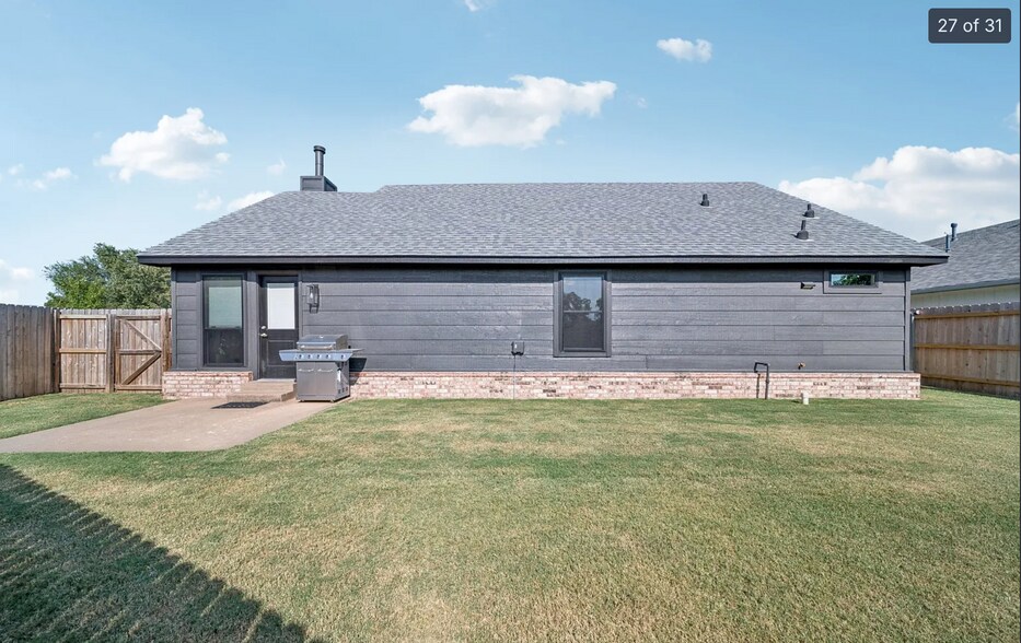 Building Photo - 8708 N 124th East Ave