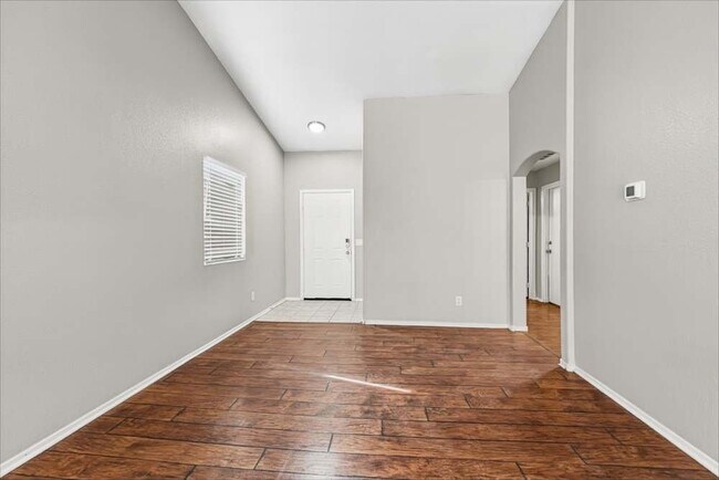 Building Photo - 908 W Roeser Rd