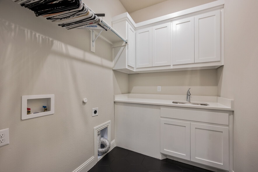Laundry Room - 2016 Strolling Way