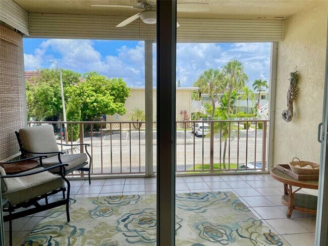 Building Photo - 4629 Poinciana St