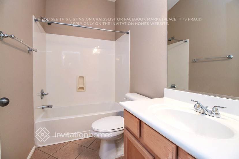 Building Photo - 423 W Corriente Ct