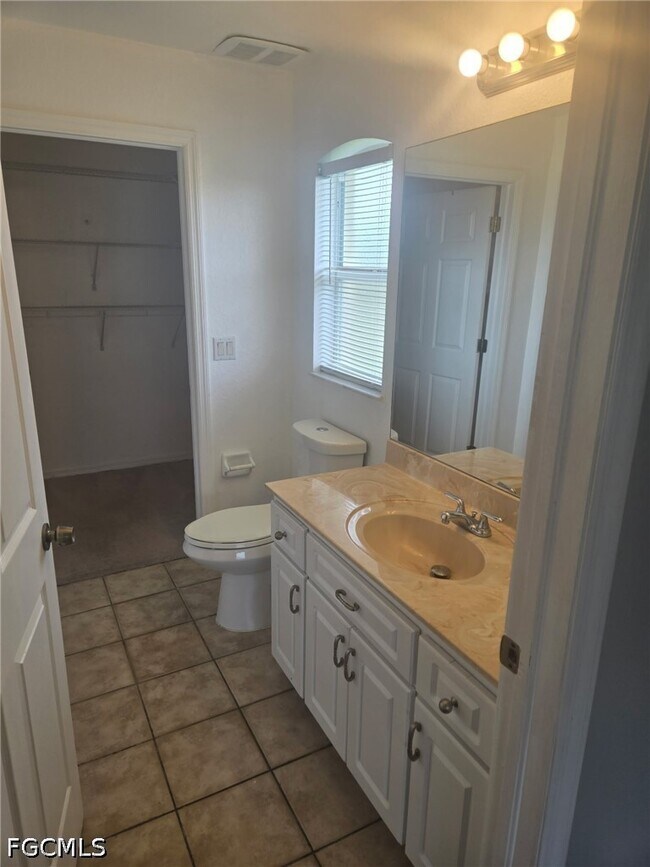 Building Photo - 838 SW 47th Terrace