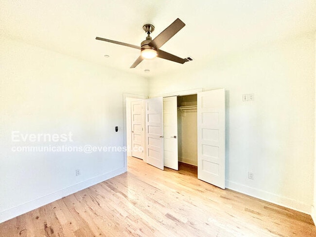 Building Photo - 2318 Stutz Dr