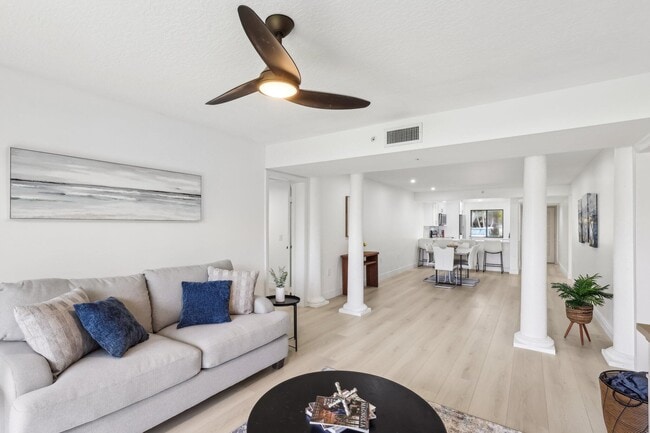 Building Photo - 1601 Marina Isle Way