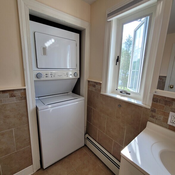 In unit washer/dryer - 1235 Gardners Neck Rd