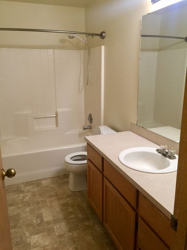 Building Photo - Charming One Story Rambler