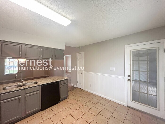 Building Photo - 2912 Waverly Dr