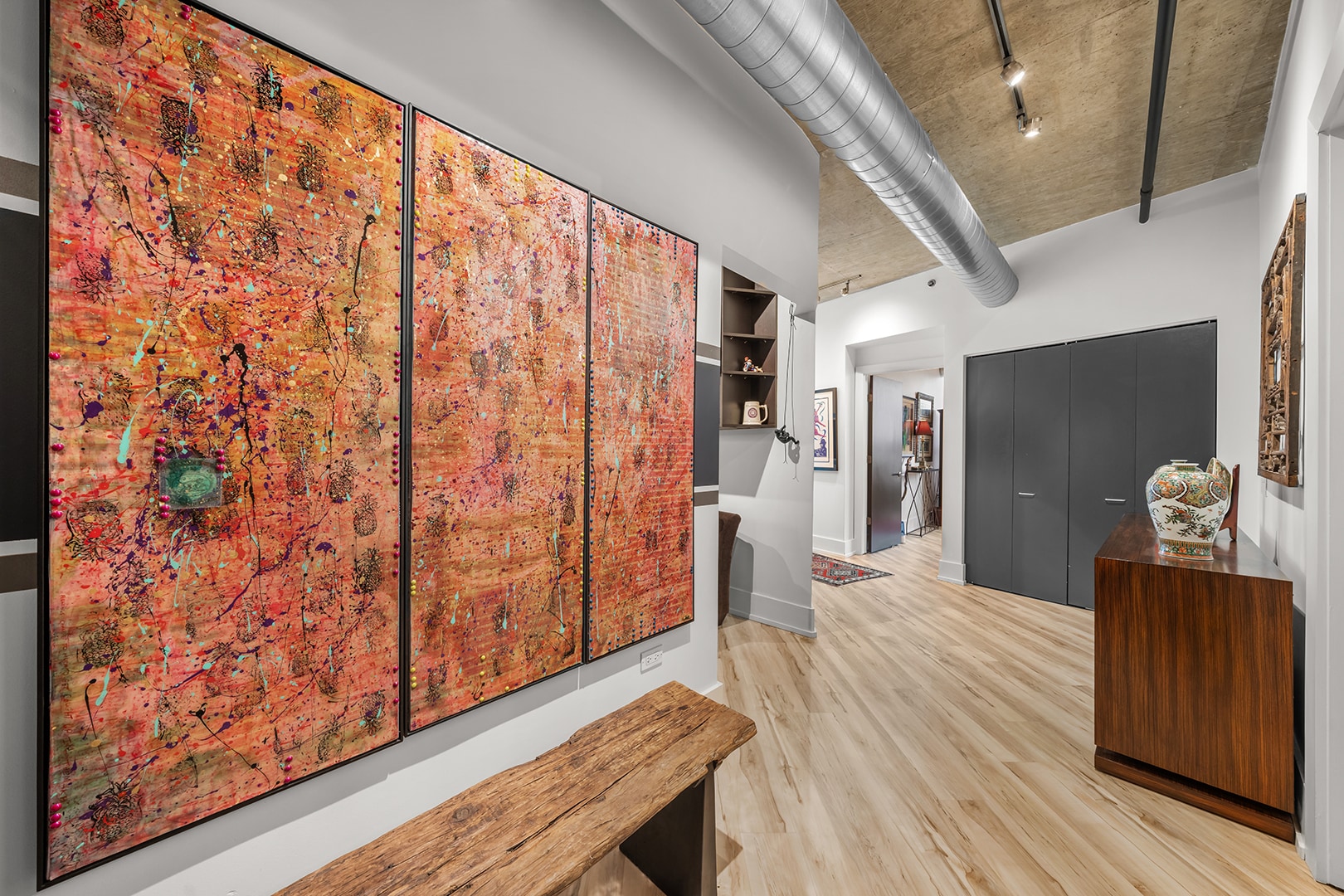 Foyer - 125 E 13th St