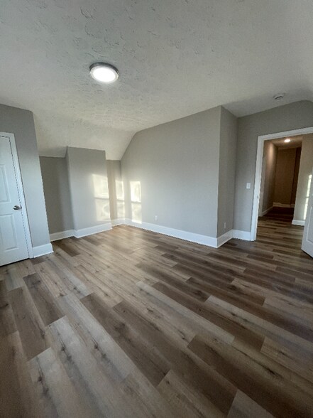 Building Photo - 928 Fairbanks Ave