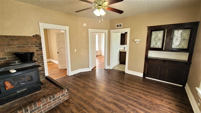 Building Photo - 139 N Ash St